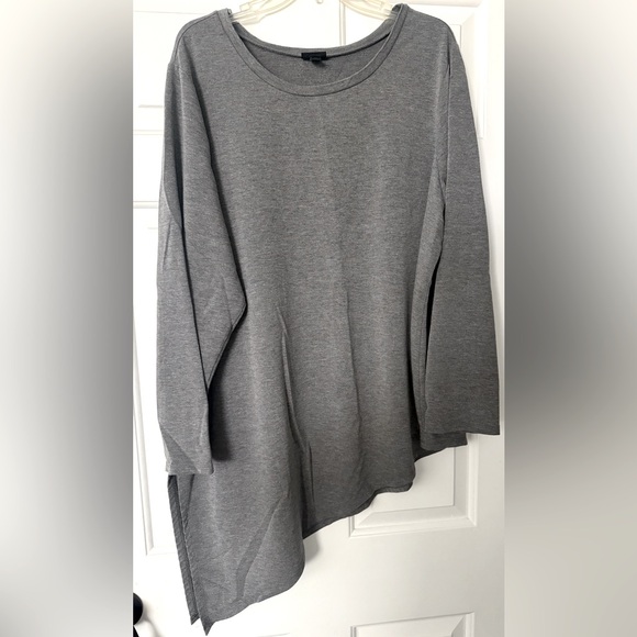 Torrid 3X asymmetrical shape light sweater - Picture 2 of 3